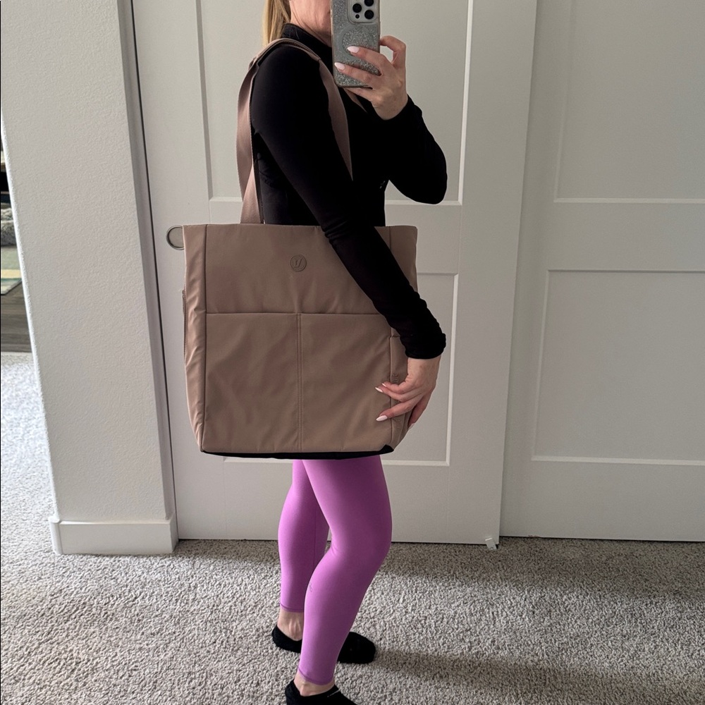Vuori V 1 Convertible Tote to Backpack 2.0 - Picture 8 of 8